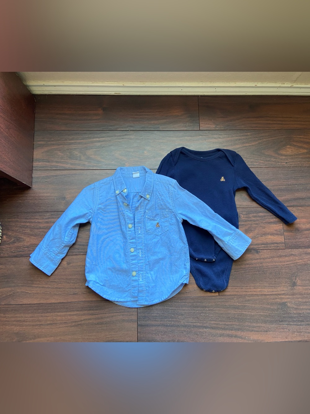 BABY GAP BUNDLE LONG SLEEVE SHIRTS EMBROIDERED TEDDY BEAR BOY 18-24mo